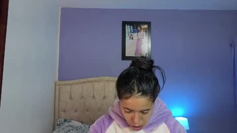 Snapshot of stephania_t chatting on 05-13-26, 02:47 Stephania online show from 05-13-26, 02:47