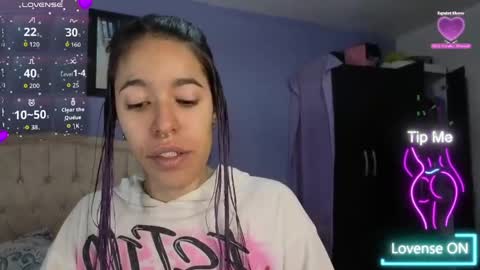 Snapshot of stephania_t chatting on 05-22-26, 05:18 Stephania online show from 05-22-26, 05:18