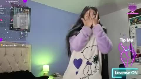 Snapshot of stephania_t chatting on 06-13-26, 12:36 Stephania online show from 06-13-26, 12:36