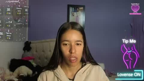Snapshot of stephania_t chatting on 07-16-26, 02:01 Stephania online show from 07-16-26, 02:01