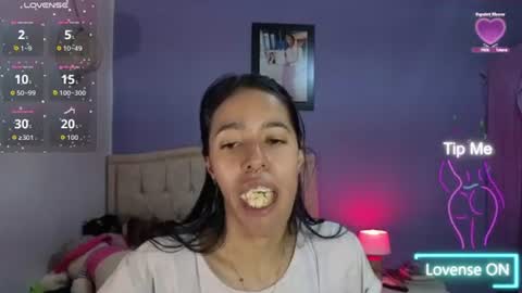 Snapshot of stephania_t chatting on 07-30-26, 02:05 Stephania online show from 07-30-26, 02:05