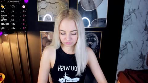 Snapshot of stephanie_sea chatting on 12-23-24, 02:56 Stephanie Sea online show from 12-23-24, 02:56