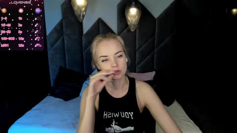 Snapshot of stephanie_sea chatting on 02-05-25, 08:54 Stephanie Sea online show from 02-05-25, 08:54