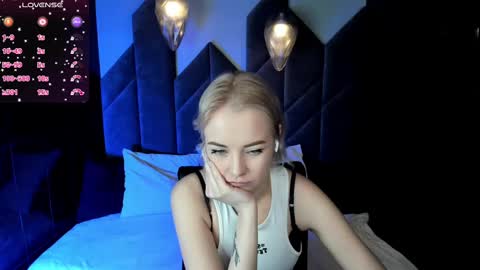 Snapshot of stephanie_sea chatting on 02-18-25, 05:21 Stephanie Sea online show from 02-18-25, 05:21
