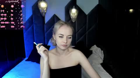 Snapshot of stephanie_sea chatting on 02-19-25, 05:06 Stephanie Sea online show from 02-19-25, 05:06