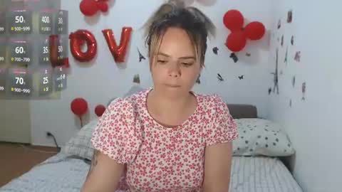 Snapshot of stephaniewild chatting on 06-11-26, 10:35 Stephanie online show from 06-11-26, 10:35