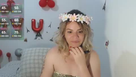 Snapshot of stephaniewild chatting on 06-18-26, 10:19 Stephanie online show from 06-18-26, 10:19