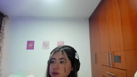 Stephanie  online show from 10-20-25, 04:02