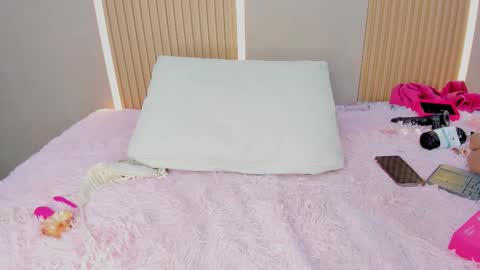 Stephany online show from 10-30-25, 04:58