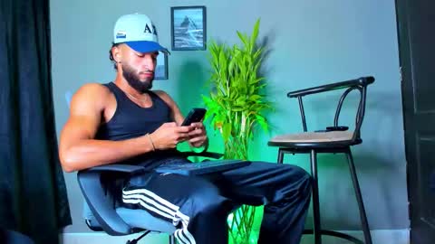 Snapshot of stev_velez chatting on 11-11-25, 11:32 Steve online show from 11-11-25, 11:32