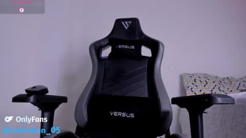 Snapshot of steven_smith05 chatting on 09-20-25, 03:40 Esteban online show from 09-20-25, 03:40