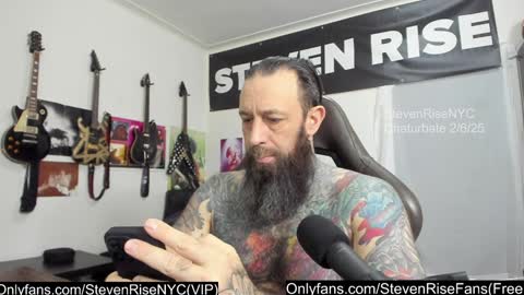 Snapshot of stevenrisenyc chatting on 02-07-25, 01:01 StevenRiseNYC online show from 02-07-25, 01:01