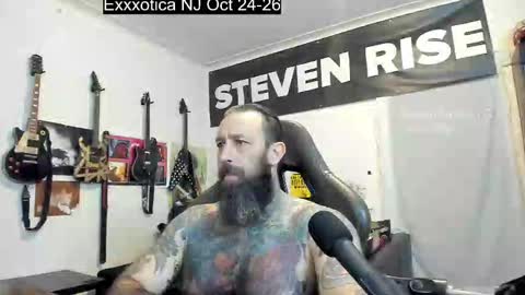 Snapshot of stevenrisenyc chatting on 10-15-25, 01:17 StevenRiseNYC online show from 10-15-25, 01:17