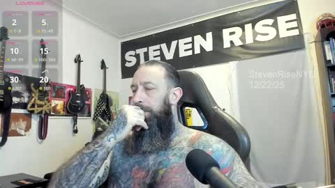 Snapshot of stevenrisenyc chatting on 12-22-25, 01:52 StevenRiseNYC online show from 12-22-25, 01:52