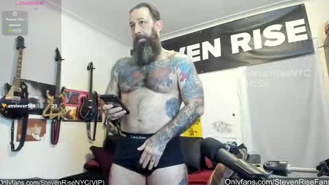 Snapshot of stevenrisenyc chatting on 01-09-26, 01:25 StevenRiseNYC online show from 01-09-26, 01:25