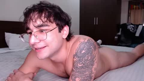 Snapshot of steveoceanbeanhuge chatting on 12-19-25, 02:40 Alex online show from 12-19-25, 02:40