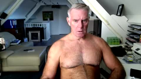 Snapshot of stevetwo chatting on 11-24-25, 01:00 stevetwo online show from 11-24-25, 01:00