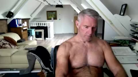 Snapshot of stevetwo chatting on 05-04-26, 11:39 stevetwo online show from 05-04-26, 11:39