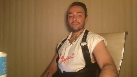 Snapshot of stevey_94 chatting on 10-28-25, 05:55 gay tease online show from 10-28-25, 05:55