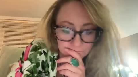 Snapshot of steviegirl4u chatting on 10-26-25, 11:20 StevieGirl4U online show from 10-26-25, 11:20