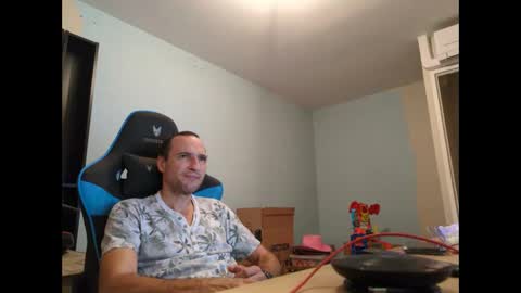 Snapshot of stickolive1 chatting on 09-10-25, 09:48 stickolive1 online show from 09-10-25, 09:48