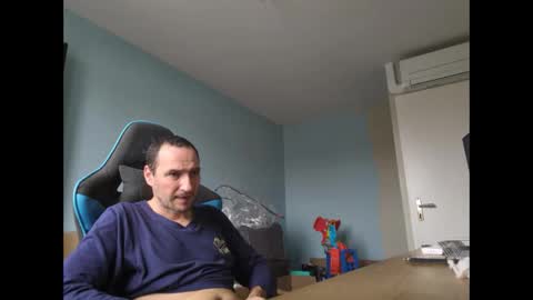 Snapshot of stickolive1 chatting on 10-13-25, 11:43 stickolive1 online show from 10-13-25, 11:43