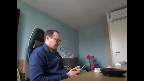 Snapshot of stickolive1 chatting on 10-15-25, 08:25 stickolive1 online show from 10-15-25, 08:25