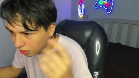 Stiwen online show from 10-02-25, 03:52