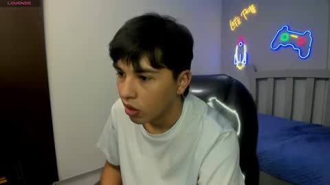 Stiwen online show from 11-25-25, 03:34