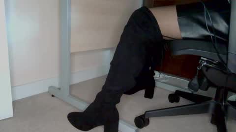 Snapshot of stockings_stockings chatting on 03-05-26, 10:55 stockings_stockings online show from 03-05-26, 10:55