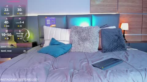 Stone Lee  online show from 12-15-24, 03:56