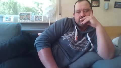 stoned1983 online show from 04-22-26, 08:28