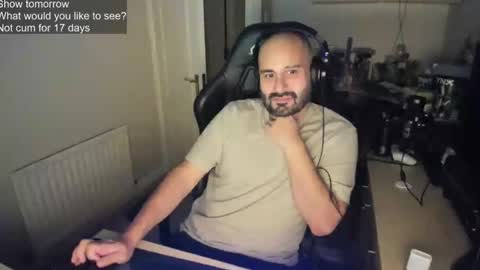 Snapshot of str8slut4use chatting on 10-16-25, 11:39 str8slut4use online show from 10-16-25, 11:39