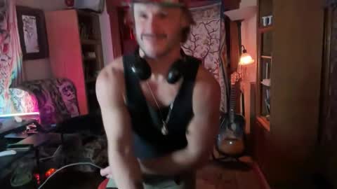 Snapshot of straightishd chatting on 12-14-25, 03:34 Cowboy Zuhly online show from 12-14-25, 03:34