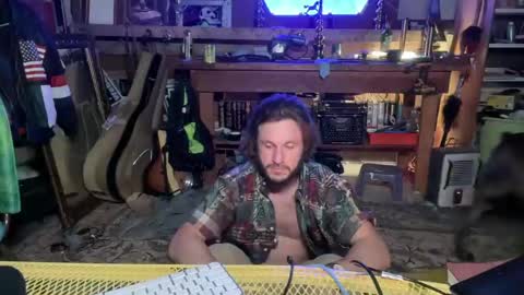 Snapshot of straightishd chatting on 04-12-26, 04:17 Cowboy Zuhly online show from 04-12-26, 04:17