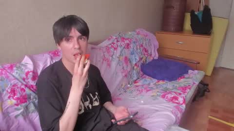 Snapshot of stralght_twinks chatting on 06-16-26, 06:16 Ray online show from 06-16-26, 06:16