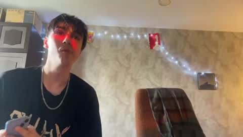 Snapshot of stralght_twinks chatting on 06-22-26, 10:23 Ray online show from 06-22-26, 10:23
