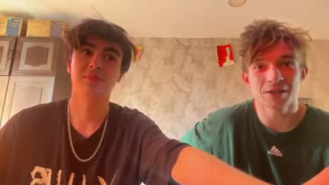 Snapshot of stralght_twinks chatting on 06-25-26, 03:05 Ray online show from 06-25-26, 03:05