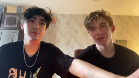 Snapshot of stralght_twinks chatting on 06-26-26, 02:10 Ray online show from 06-26-26, 02:10