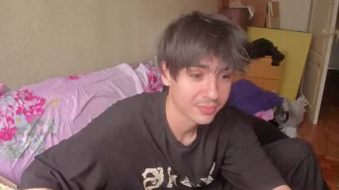 Snapshot of stralght_twinks chatting on 06-27-26, 10:09 Ray online show from 06-27-26, 10:09