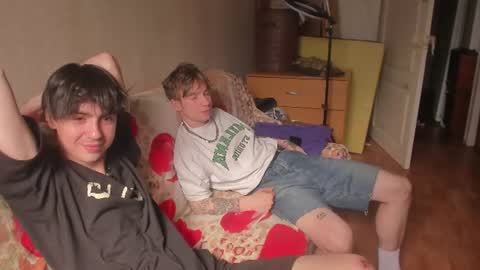 Snapshot of stralght_twinks chatting on 06-28-26, 09:15 Ray online show from 06-28-26, 09:15