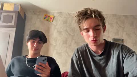 Snapshot of stralght_twinks chatting on 07-04-26, 01:39 Ray online show from 07-04-26, 01:39