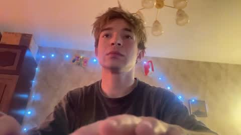 Snapshot of stralght_twinks chatting on 07-14-26, 07:57 Ray online show from 07-14-26, 07:57