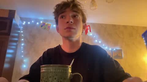 Snapshot of stralght_twinks chatting on 07-16-26, 07:03 Ray online show from 07-16-26, 07:03