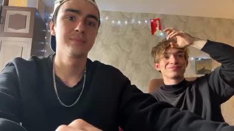 Snapshot of stralght_twinks chatting on 08-02-26, 10:57 Ray online show from 08-02-26, 10:57