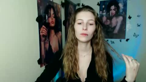 Amalia online show from 11-17-25, 01:06