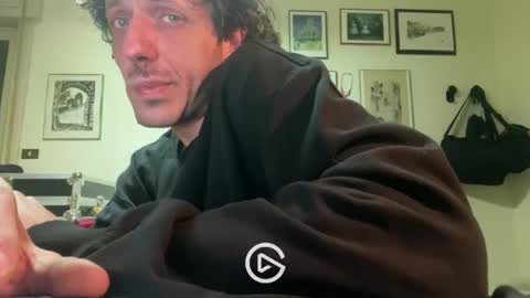 Snapshot of stratocasterluigi chatting on 01-18-25, 04:10 jizzers online show from 01-18-25, 04:10