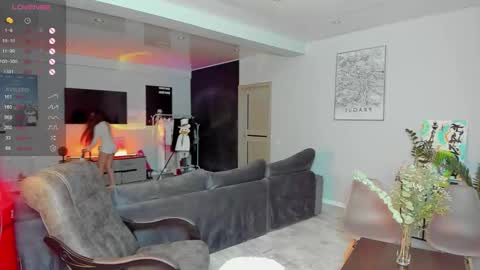 Laura online show from 11-12-25, 01:17