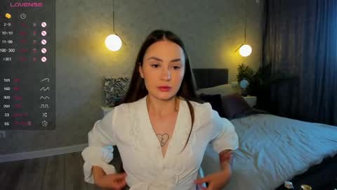 Snapshot of straw_juice chatting on 05-23-26, 03:56 Laura online show from 05-23-26, 03:56