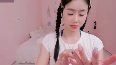 Snapshot of strawberry_loveee chatting on 09-19-25, 04:58 strawberry_loveee online show from 09-19-25, 04:58